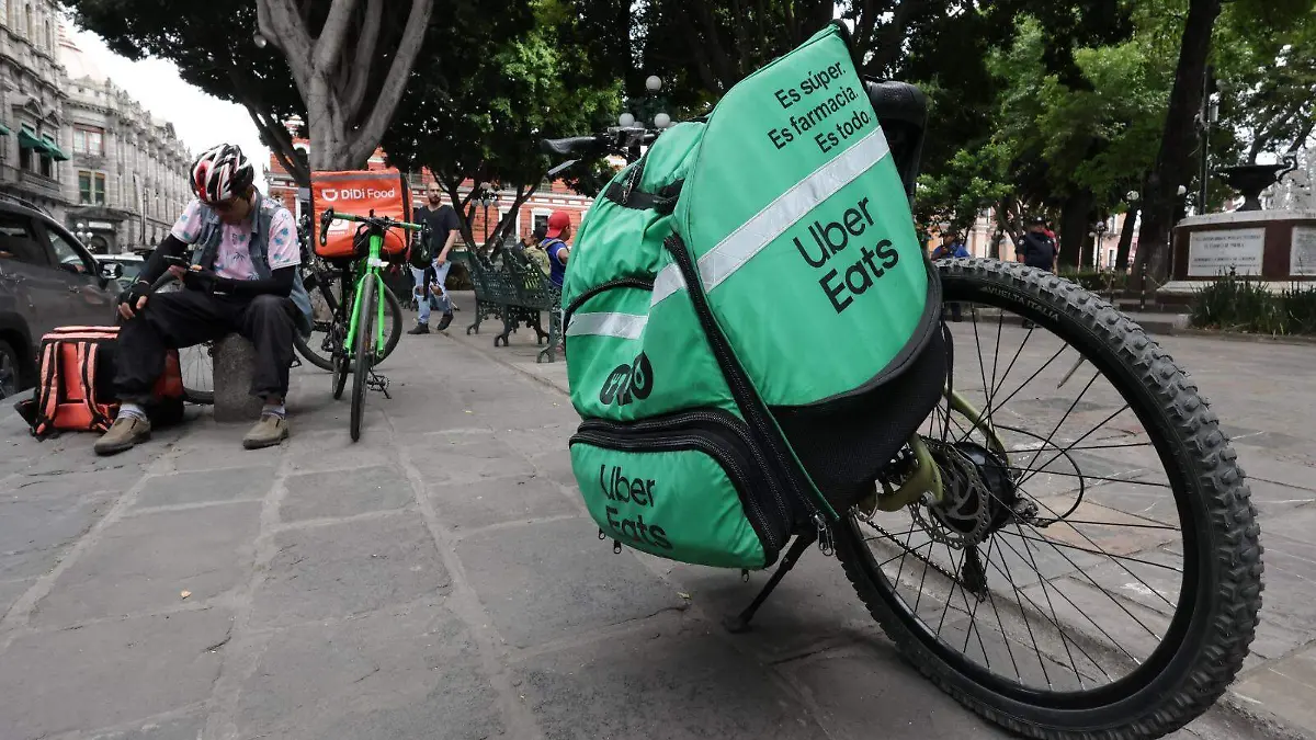 Reforma laboral de apps empeora condiciones: repartidores en Puebla ven menos ingresos y más impuestos Reforma laboral de apps empeora condiciones: repartidores en Puebla ven menos ingresos y más impuestos