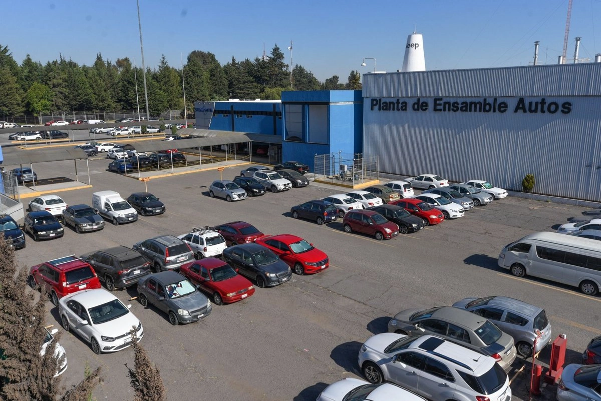 Reconoce Sheinbaum afectaciones al sector automotriz y acerero por aranceles de Trump