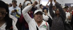 Jubilados de CFE, Pemex y Banobras intentaron irrumpir Cámara de Diputados por reforma a pensiones Jubilados de CFE, Pemex y Banobras intentaron irrumpir Cámara de Diputados por reforma a pensiones